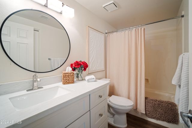 37222 N TOM DARLINGTON Drive 18, Carefree, AZ 85377