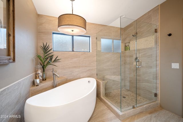 37222 N TOM DARLINGTON Drive 18, Carefree, AZ 85377