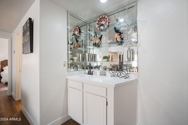 37222 N TOM DARLINGTON Drive 18, Carefree, AZ 85377