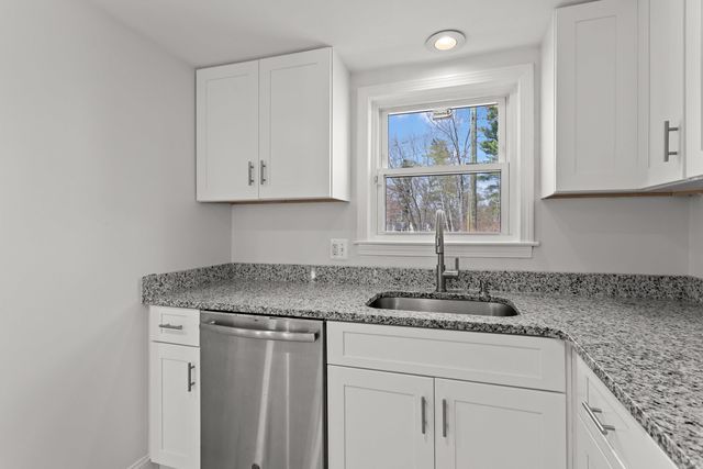 71 Franklin Street, Derry, NH 03038