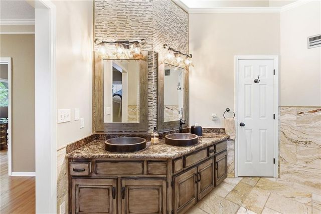 8414 Vista Circle, Parkville, MO 64152
