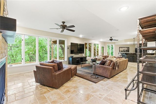 8414 Vista Circle, Parkville, MO 64152
