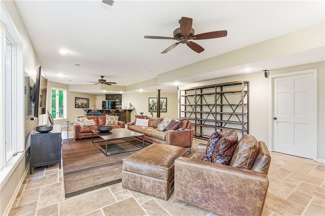 8414 Vista Circle, Parkville, MO 64152