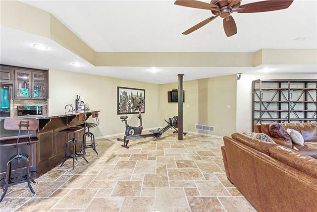 8414 Vista Circle, Parkville, MO 64152
