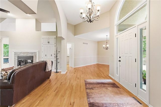 8414 Vista Circle, Parkville, MO 64152