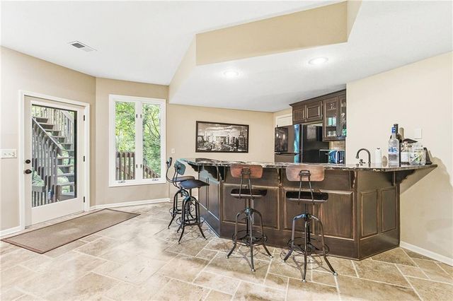 8414 Vista Circle, Parkville, MO 64152