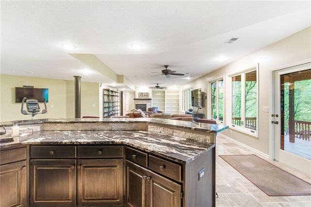 8414 Vista Circle, Parkville, MO 64152