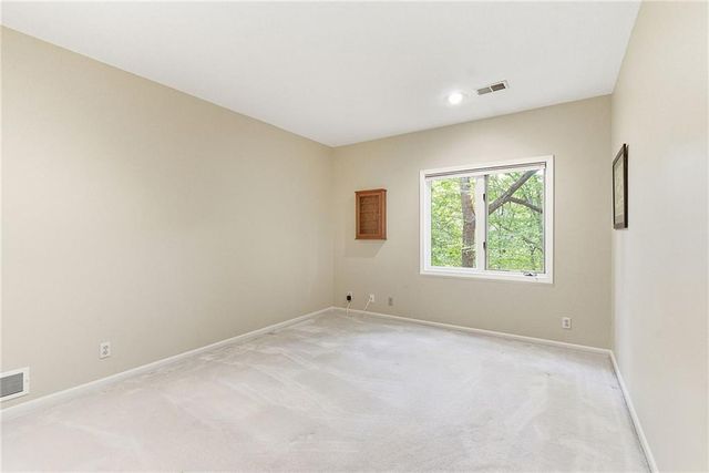 8414 Vista Circle, Parkville, MO 64152