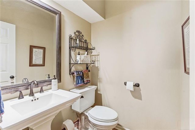 8414 Vista Circle, Parkville, MO 64152