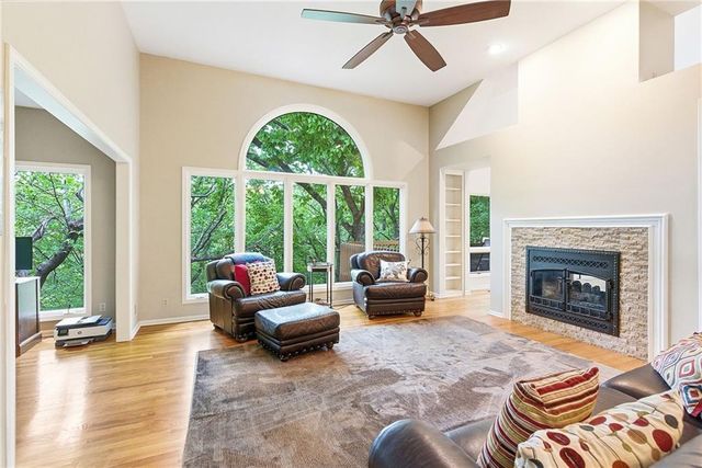 8414 Vista Circle, Parkville, MO 64152