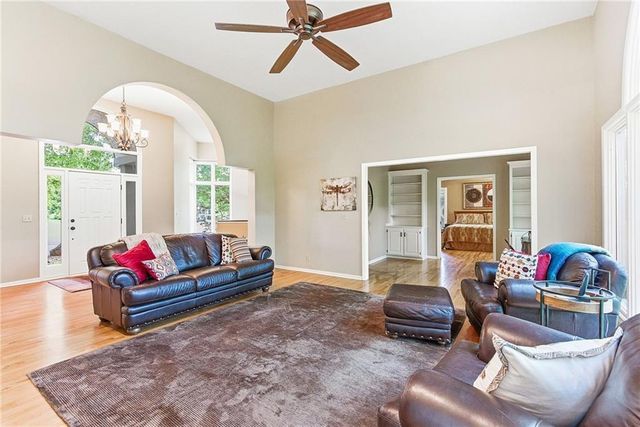 8414 Vista Circle, Parkville, MO 64152