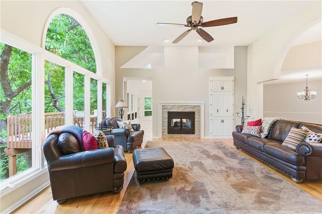 8414 Vista Circle, Parkville, MO 64152