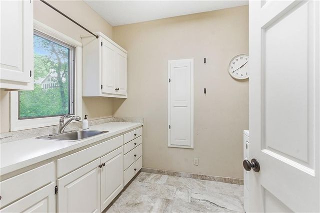 8414 Vista Circle, Parkville, MO 64152