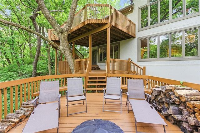 8414 Vista Circle, Parkville, MO 64152