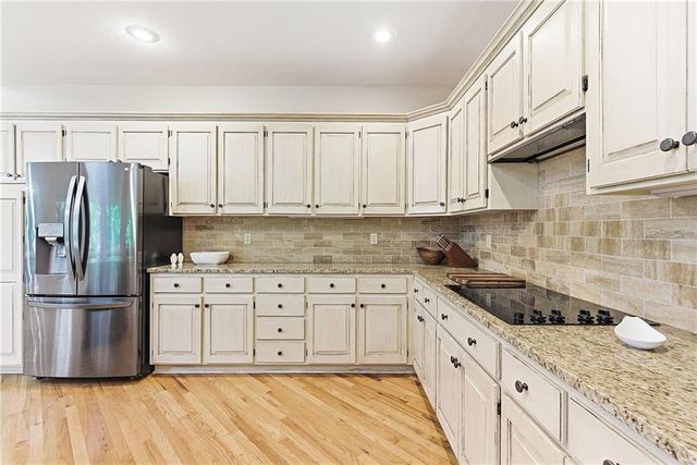 8414 Vista Circle, Parkville, MO 64152