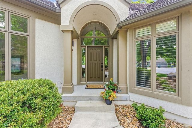 8414 Vista Circle, Parkville, MO 64152