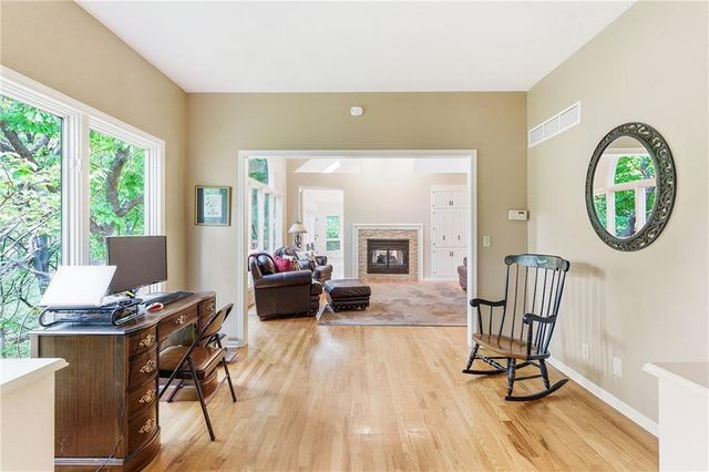 8414 Vista Circle, Parkville, MO 64152