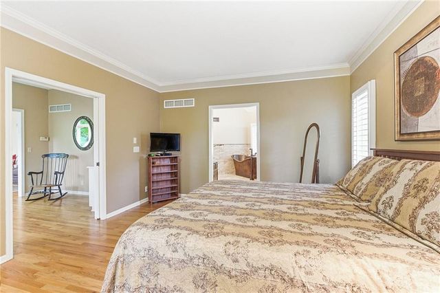 8414 Vista Circle, Parkville, MO 64152