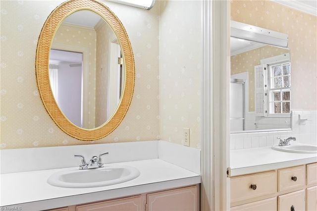 301 Queens Drive, Lexington, NC 27292