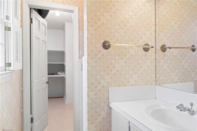 301 Queens Drive, Lexington, NC 27292