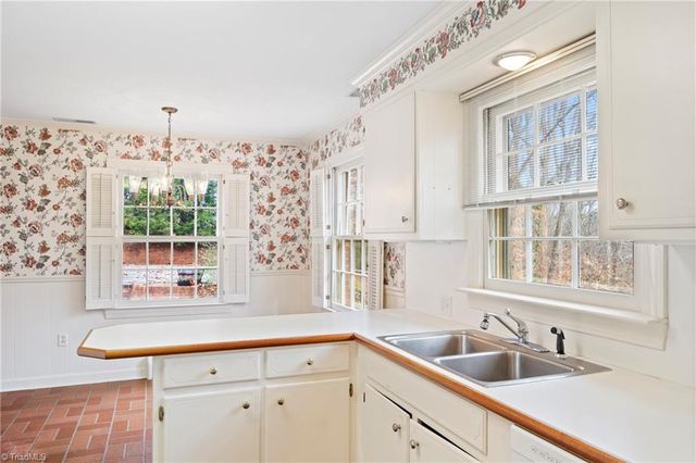 301 Queens Drive, Lexington, NC 27292
