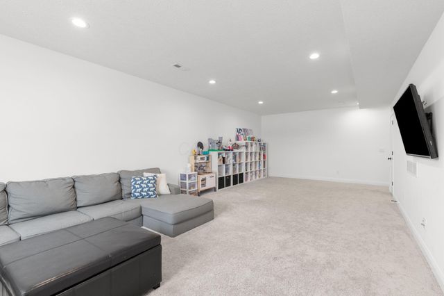 706 Noble Trace, Delaware, OH 43015