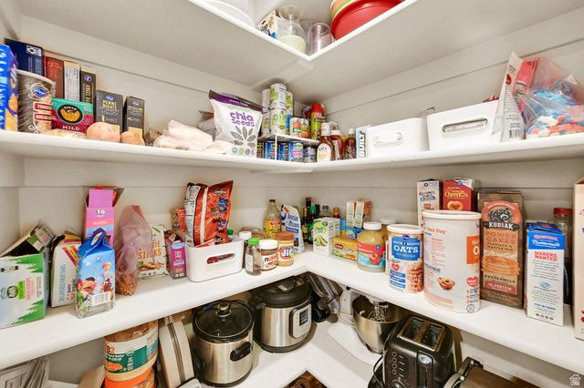 706 W 1045 N, Centerville, UT 84014