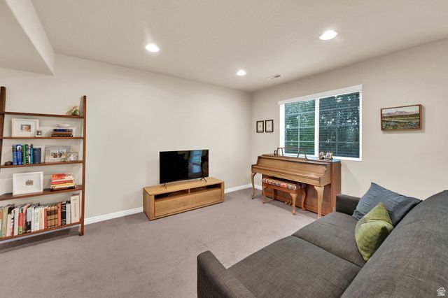 706 W 1045 N, Centerville, UT 84014