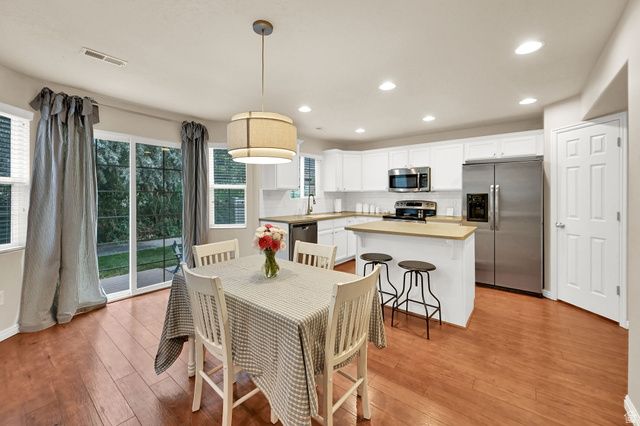 706 W 1045 N, Centerville, UT 84014