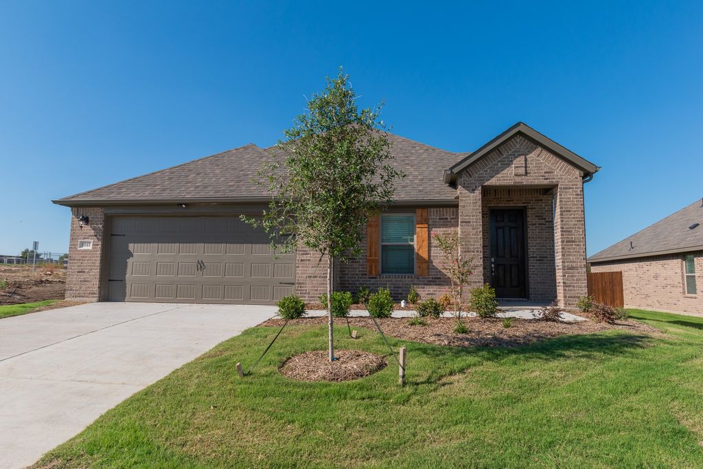 1041 Verde Valley Lane, Crowley, TX 76036