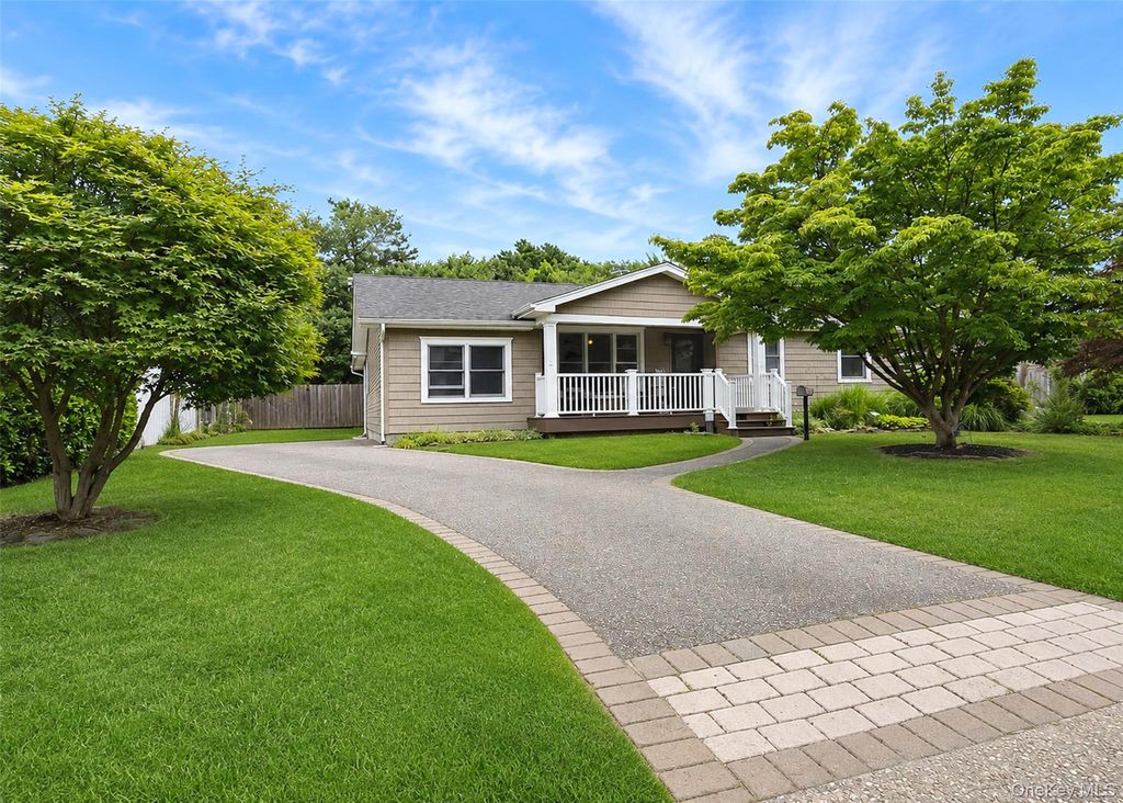 19 Evy Court, Sayville, NY 11782