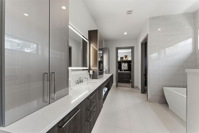 4935 Braesheather Drive, Houston, TX 77096