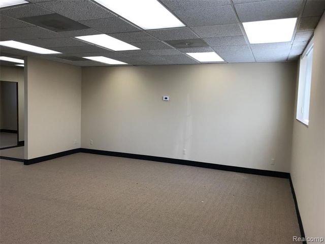 2820 W Maple Road, Troy, MI 48084