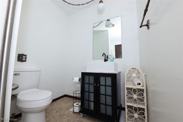 125 Meadowood Drive, New Cumberland, WV 26047