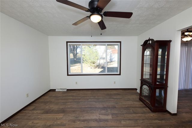 125 Meadowood Drive, New Cumberland, WV 26047