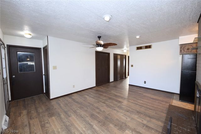 125 Meadowood Drive, New Cumberland, WV 26047