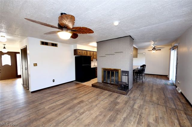 125 Meadowood Drive, New Cumberland, WV 26047