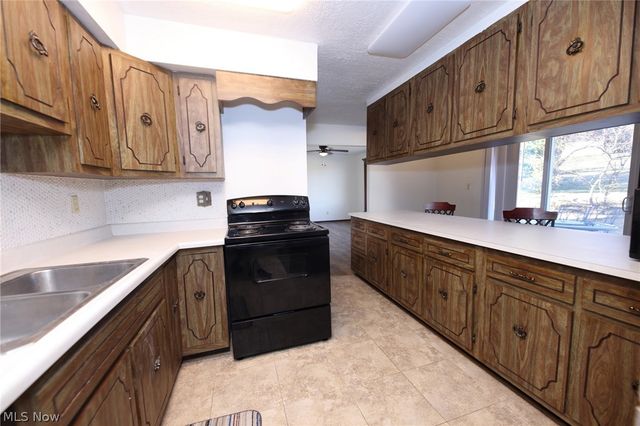 125 Meadowood Drive, New Cumberland, WV 26047