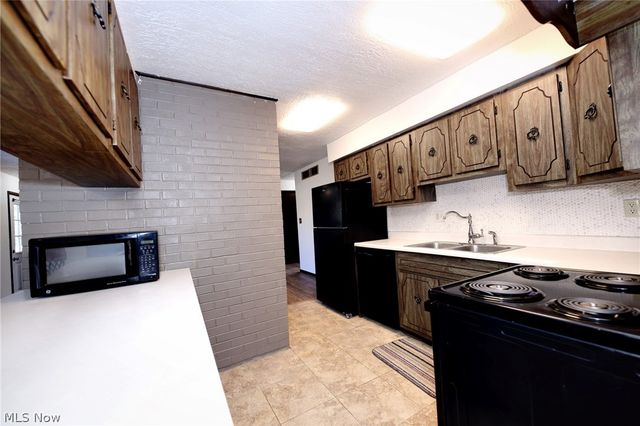 125 Meadowood Drive, New Cumberland, WV 26047