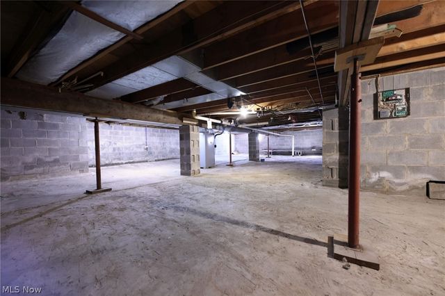 125 Meadowood Drive, New Cumberland, WV 26047