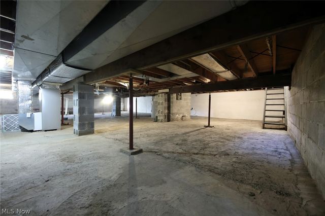 125 Meadowood Drive, New Cumberland, WV 26047