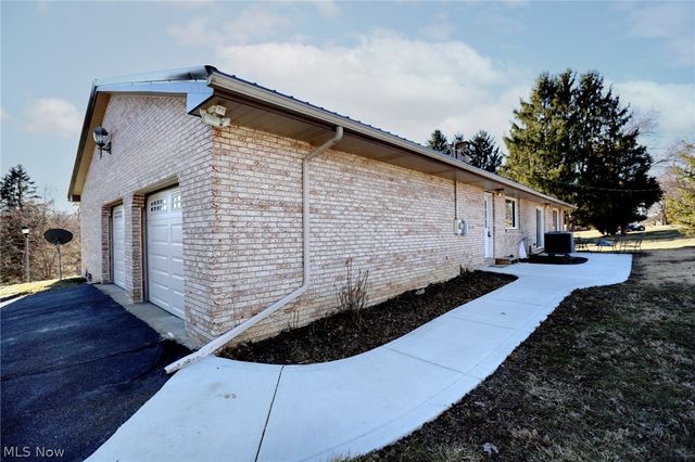 125 Meadowood Drive, New Cumberland, WV 26047