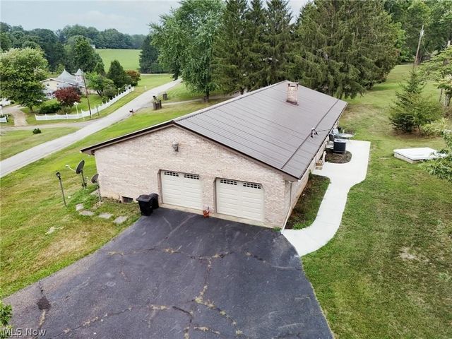125 Meadowood Drive, New Cumberland, WV 26047