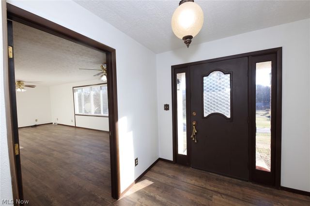 125 Meadowood Drive, New Cumberland, WV 26047