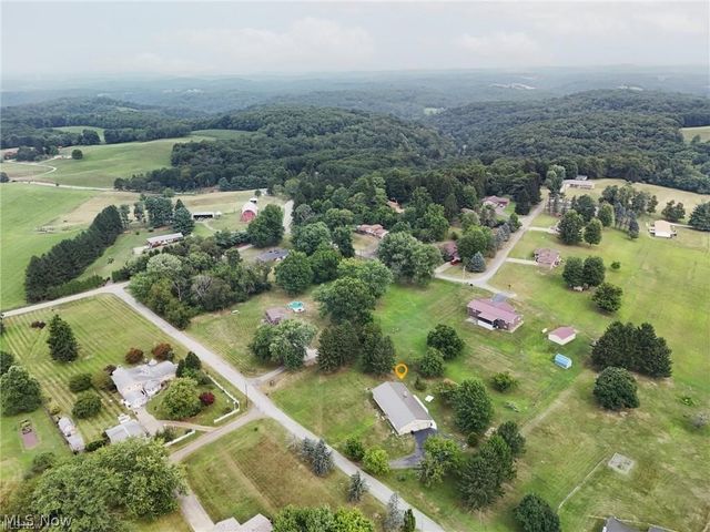 125 Meadowood Drive, New Cumberland, WV 26047