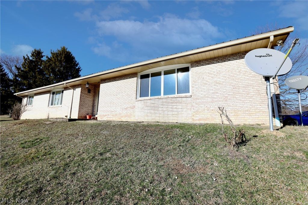 125 Meadowood Drive, New Cumberland, WV 26047