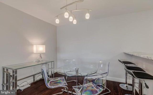 1300 ARMY NAVY DR #803, Arlington, VA 22202