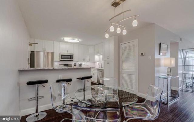 1300 ARMY NAVY DR #803, Arlington, VA 22202