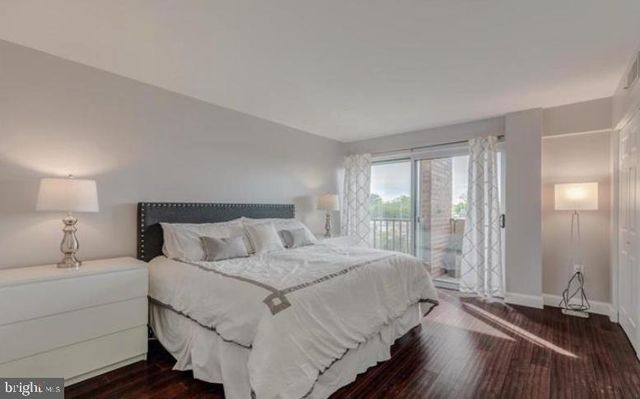 1300 ARMY NAVY DR #803, Arlington, VA 22202