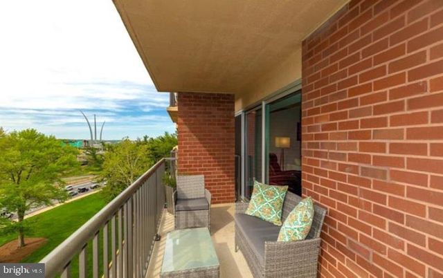 1300 ARMY NAVY DR #803, Arlington, VA 22202